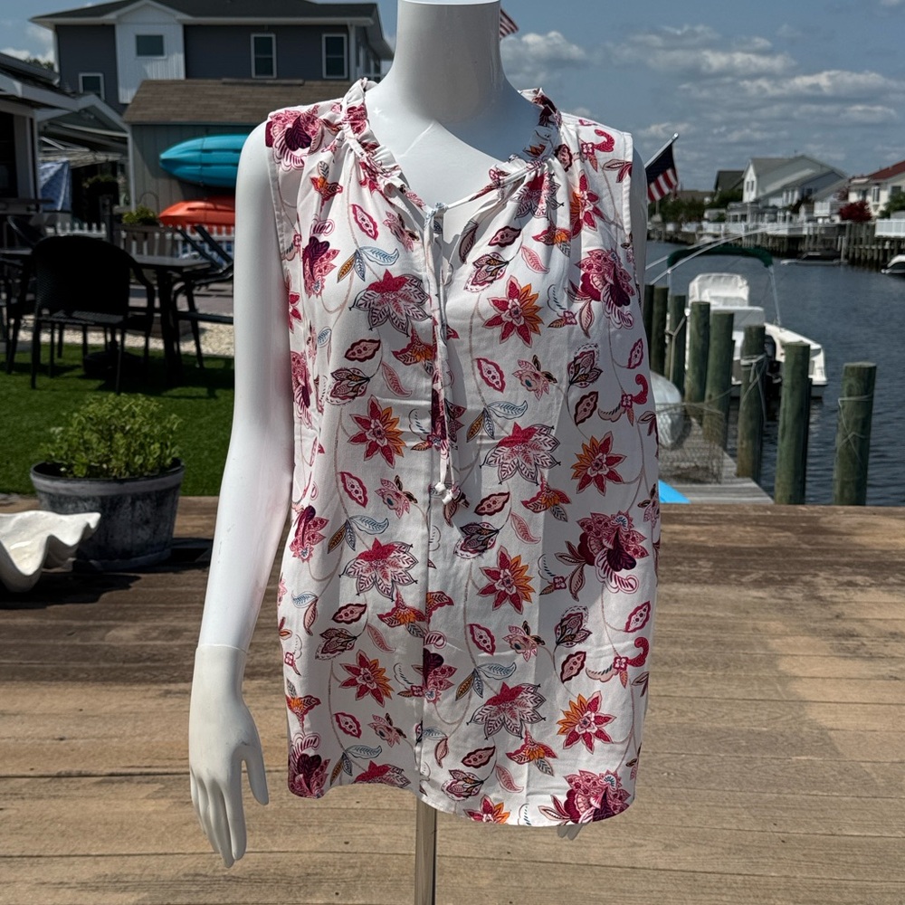 SALE 🟢💲2/10‼️LOFT Floral Sleeveless Blouse - White and Pink